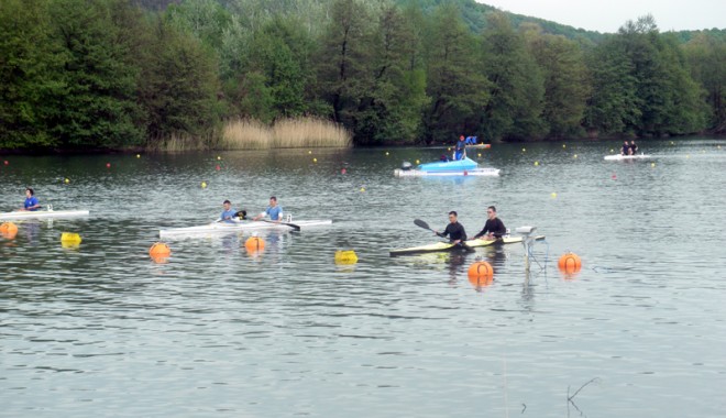 Juniorii constănțeni au cucerit opt medalii  la CN de kaiac-canoe - juniorii-1407774845.jpg