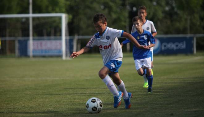Fotbal / Juniori E: FC Viitorul, calificat în finală - juniorii-1433503176.jpg