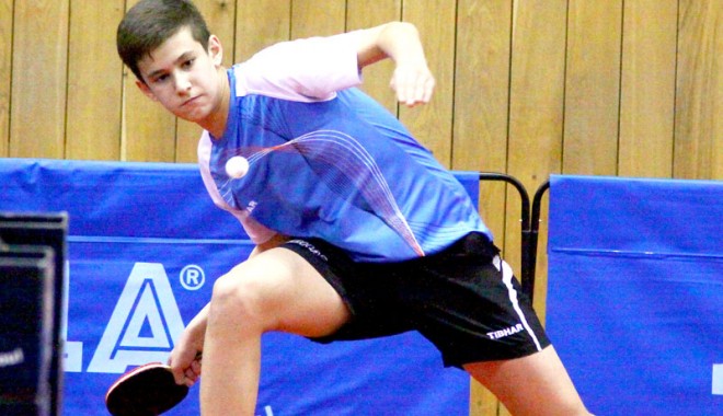 Juniorii participă la Europenele de tenis de masă - junioriiparticipaplateacristianr-1405015779.jpg