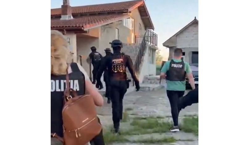 Foto - Operațiunea JUPITER. Percheziții într-un dosar de înșelăciune și identități false, la Constanța