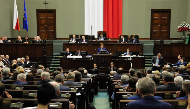 Juriștii polonezi denunță politizarea justiției de către conservatori - juristii-1495364150.jpg