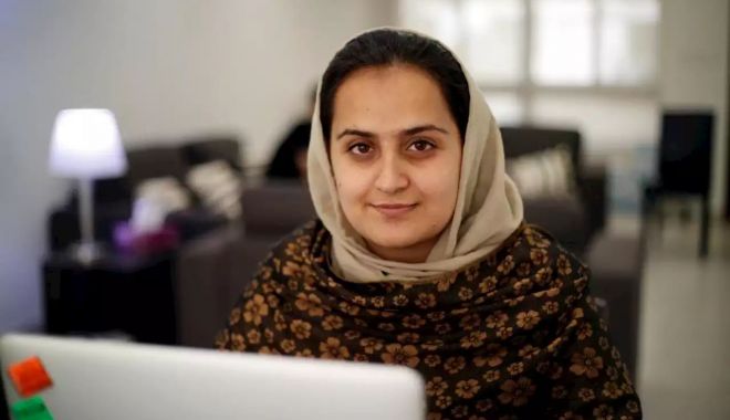Jurnalista afgană care a luat interviu unui taliban a reuşit să plece din ţară - jurnalistaafgana-1630589150.jpg