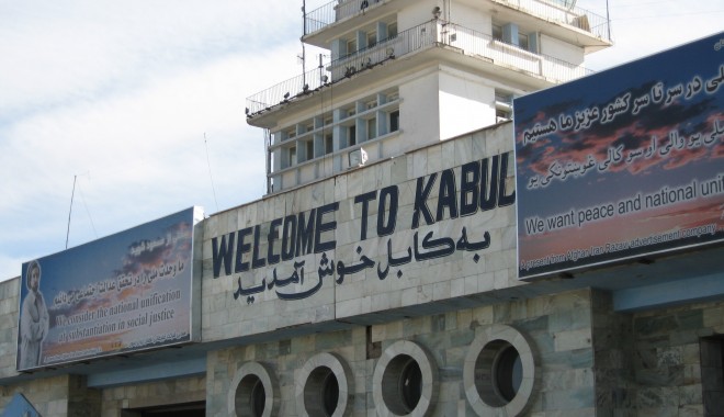 Afganistan / Atac sinucigaș în apropierea aeroportului din Kabul - kabul-1370848335.jpg