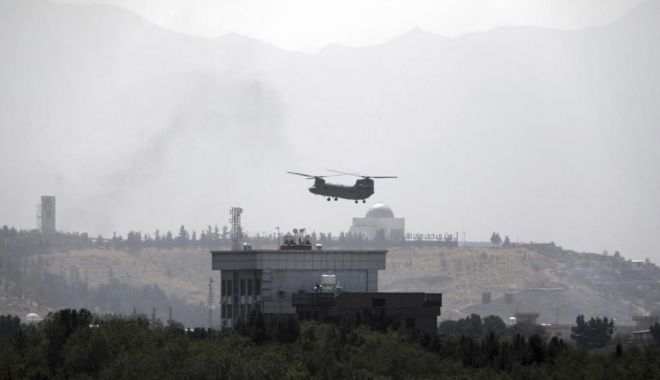 GALERIE FOTO-VIDEO / Haos și panică pe aeroportul din Kabul: oamenii vor cu disperare să plece - kabul-1629095095.jpg