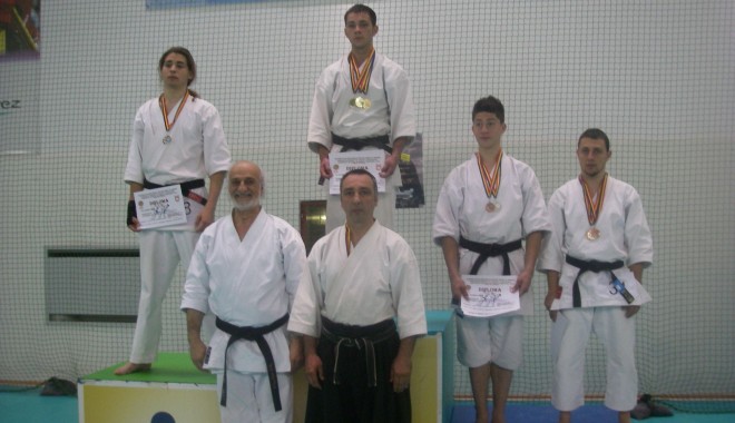 Florin Dumitrescu din Eforie a obținut trei medalii de aur la karate - karateeforie-1336375280.jpg
