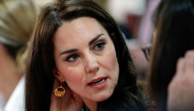 Designerul preferat al lui Kate Middleton s-a spânzurat. Ce a scris în biletul de adio - katemiddletonnotupsetwithmarkle-1528293054.jpg