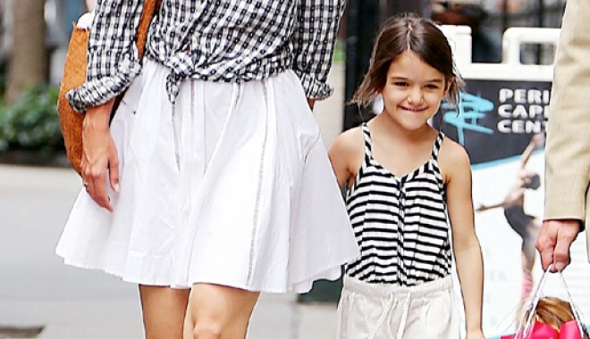 Katie Holmes și fiica sa, Suri,  implicate într-un accident rutier - katieholmes-1342526757.jpg