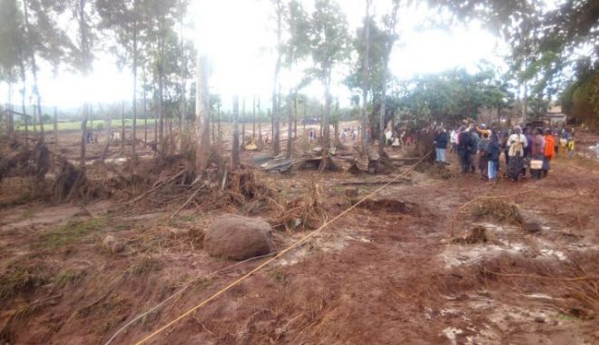 Zeci de morţi şi dispăruţi după ce un baraj s-a rupt din cauza ploilor abundente - kenyabaraj242439300-1525941598.jpg