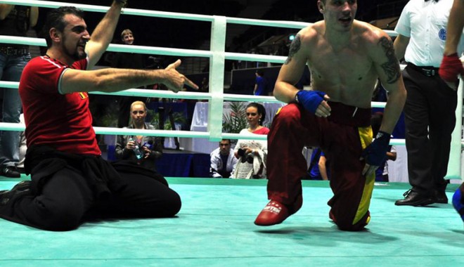 Luptătorii români au luat șapte medalii la Europenele de kickboxing - kickboxingromania-1354474165.jpg