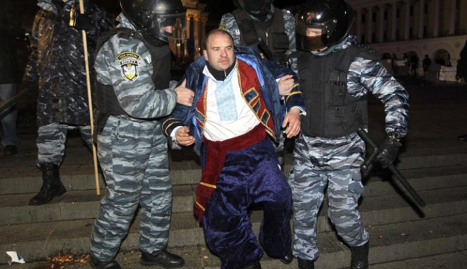 UE condamnă ferm violențele împotriva manifestanților din Kiev - kiev3-1385903952.jpg