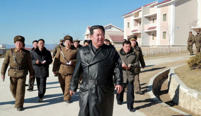 Kim Jong-un le-a interzis nord-coreenilor să îmbrace haine de piele, ca să nu arate ca el - kim-1637869322.jpg
