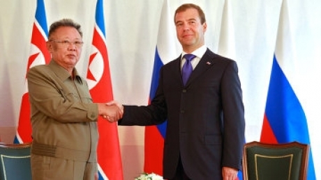 Kim Jong-il i-a spus lui Medvedev că vrea reluarea negocierilor în șase - kimjongilmedevedev55847000-1314195595.jpg