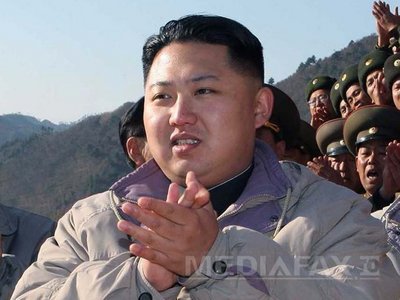 Coreea de Nord pregătește o deschidere a economiei pentru investitorii străini - kimjongmilitari-1357493759.jpg