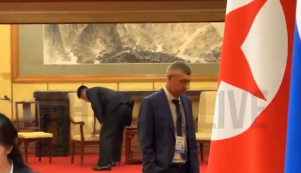 Kim Jong Un a mers în China cu o toaletă privată. După întâlnirea cu Putin, agenții de securitate au șters ADN-ul de pe obiectele atinse - kimjongunamersinchinacuotoaletap-1756969540.png