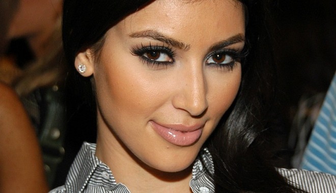 Kim Kardashian a născut PREMATUR! - kimkardashian9-1371384271.jpg