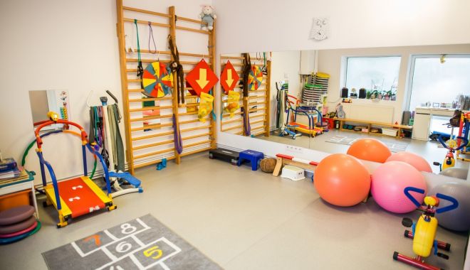 Cabinete de kinetoterapie și săli de sport pentru elevii Centrelor  Şcolare  pentru Educaţie Incluzivă - kinetoterapiemariamurvaiarroxmar-1636878519.jpg