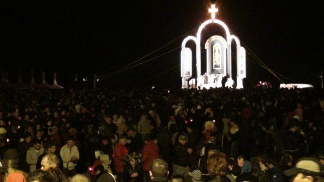 Primăria din Mangalia a distribuit 5.000 de lampioane, în noaptea de Înviere - kl-1367875114.jpg