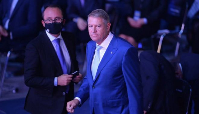 Iohannis nu este amendat pentru nepurtarea măștii. Agentul constatator „nu l-a simțit pe președinte încălcând legea” - klaus-1637073911.jpg