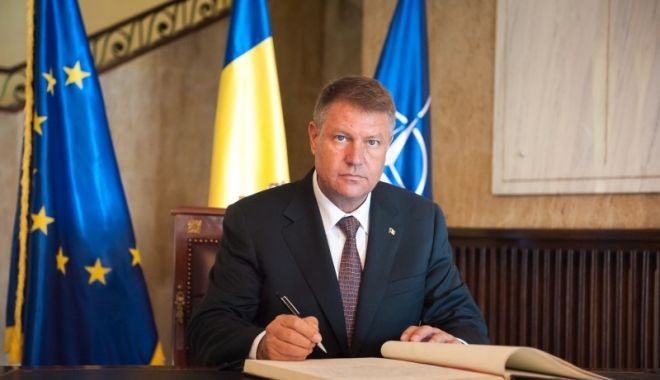 Klaus Iohannis a semnat DECRETELE! Pe cine a decorat șeful statului - klaus-1671630671.jpg