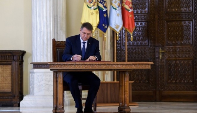 Klaus Iohannis a promulgat legea privind eliminarea celor 102 taxe - klausiohannis123-1483708964.jpg