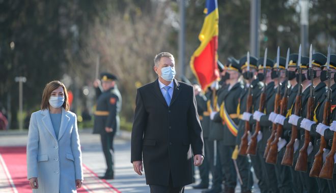 Klaus Iohannis, primit cu onoruri militare la Chişinău de Maia Sandu - klausiohannischisinau-1609265826.jpg