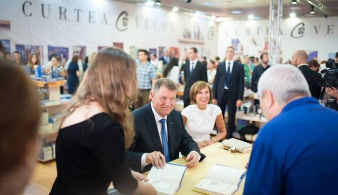 Klaus Iohannis își lansează al treilea volum - klausiohannislansarecarte3-1555484872.jpg