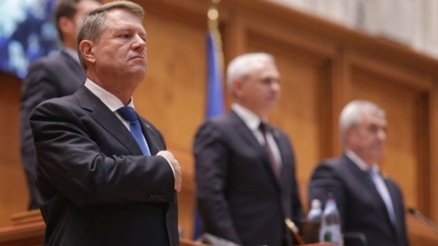 Ședință solemnă a Parlamentului dedicată aniversării a 15 ani de la aderarea României la NATO - klausiohannisliviudragneacalinpo-1554189885.jpg