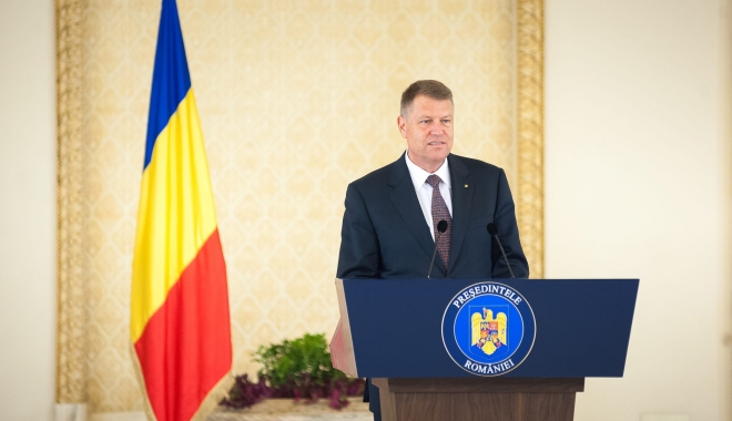 Klaus Iohannis, discuții cu congresmenii americani despre ridicarea vizelor pentru românii care călătoresc în SUA - klausiohannispupitru-1496991254.jpg
