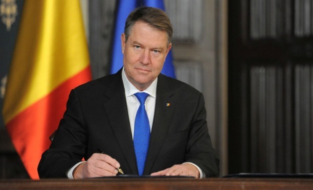 Reacția lui Klaus Iohannis, după trimiterea dosarului Revoluției în instanță - klausiohannisscrisoarecatreparla-1554724315.jpg