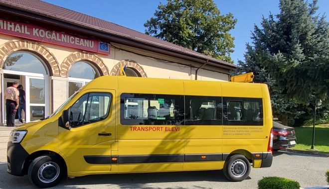 Administraţia locală din Mihail Kogălniceanu a achiziţionat un microbuz nou pentru transportul elevilor - kogalniceanu-microbuze-1694092136.jpeg