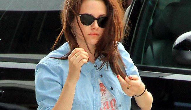 Prima apariție publică a lui Kristen Stewart după scandalul care  i-a distrus cariera - kristensteward1345724951-1345770067.jpg