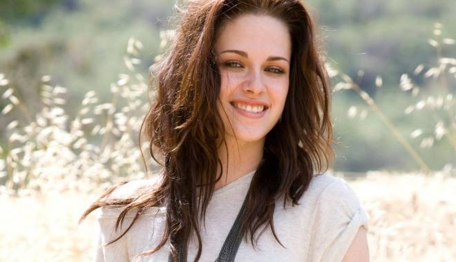 Se mărită cu...o femeie! - kristenstewartsmilinkristenstewa-1424602693.jpg