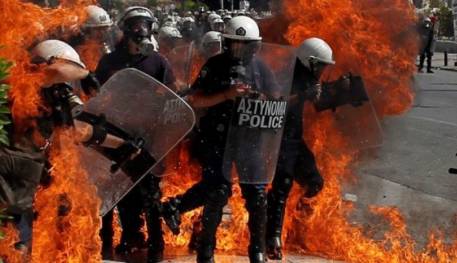 Noi măsuri de austeritate în Grecia. Se anunță proteste violente - krizinatesikomsuyuyaktiovgpxhczi-1495177696.jpg
