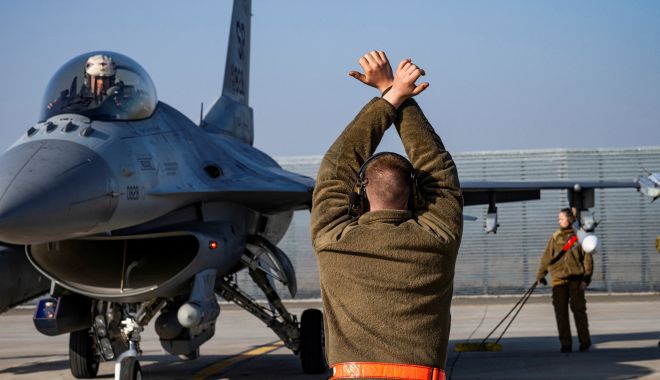 Summit-ul G7: Joe Biden dă undă verde antrenării piloților ucraineni pe avioane de luptă F-16