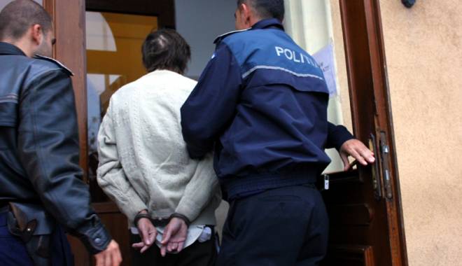 Scene șocante în fața unei școli  din Constanța. Un obsedat sexual periculos a băgat în sperieți elevele - labagiu-1448471968.jpg