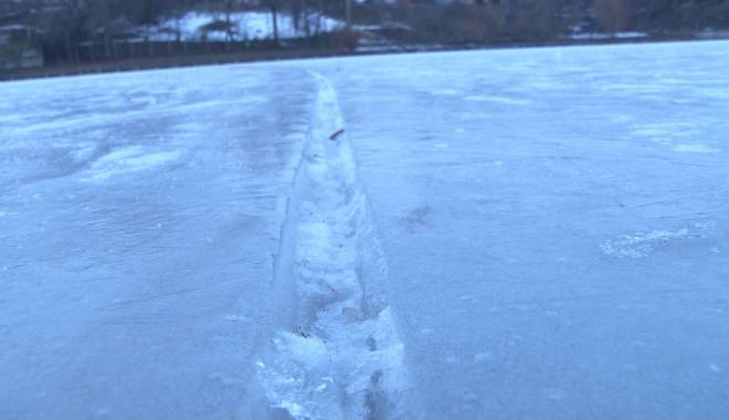 Tulcea: Un bărbat în stare de ebrietate a fost salvat din mijlocul lacului Razelm - lac-1453631315.jpg
