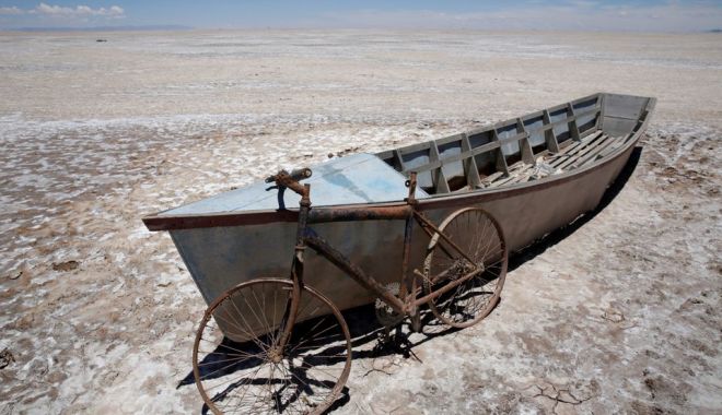 Un lac de 1.000 km2 din Anzi s-a transformat într-un deșert de sare - lac1-1628334939.jpg