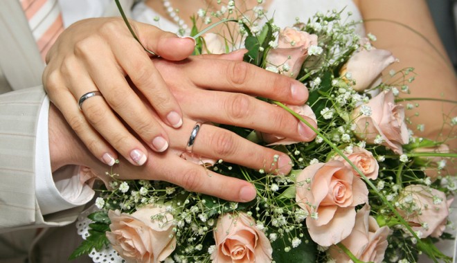 La ce vârstă se căsătoresc românii și când divorțează - lacevarsta-1387125851.jpg