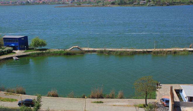 Agrement! Bărcuțe, hidrobiciclete și schi nautic, pe Lacul Siutghiol - laculsiutghiol2-1551387611.jpg