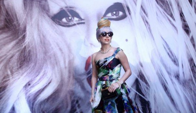 Lady Gaga vrea să deschidă un orfelinat în India - ladygaga2567c1f5f176-1320088410.jpg