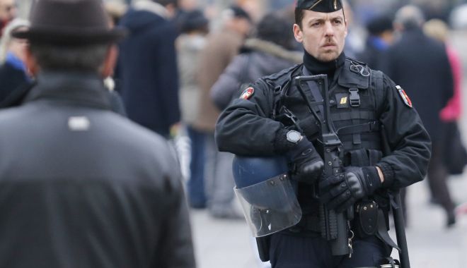 Un șofer a intrat în plin într-o mulțime de oameni! - lafgfrenchpoliceemergency-1536911832.jpg