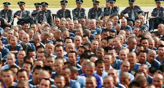 Metode cumplite de TORTURĂ în lagărele din CHINA! - lagare-1365611111.jpg