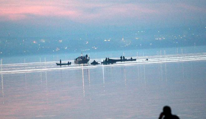 Comemorarea salvatorilor SMURD care au murit în lacul Siutghiol - lampioaneingerismurd-1433951159.jpg