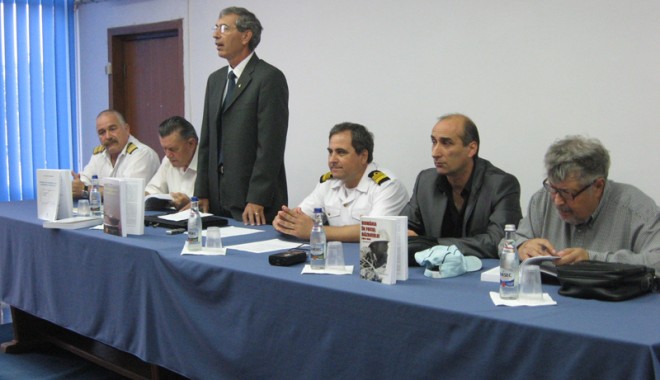 Doar Liga Navală Română mai crede în renașterea flotei maritime comerciale? - lansarecarte-1313096419.jpg