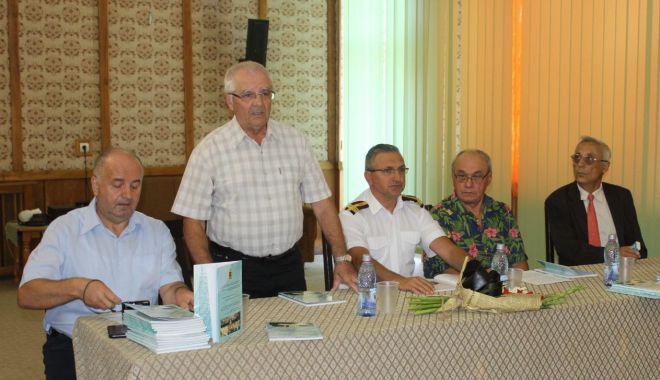 Volum aniversar despre cei 100 de ani de la înființarea Spitalului Militar Constanța - lansaredecarte-1567206649.jpg