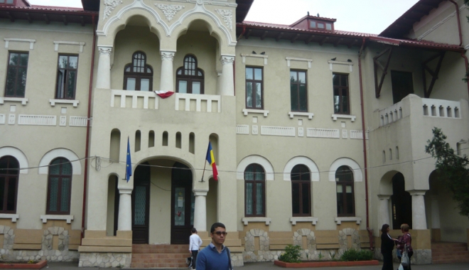 La Colegiul Pedagogic,  se organizează examene  Cambridge - lapedagogic-1484842578.jpg