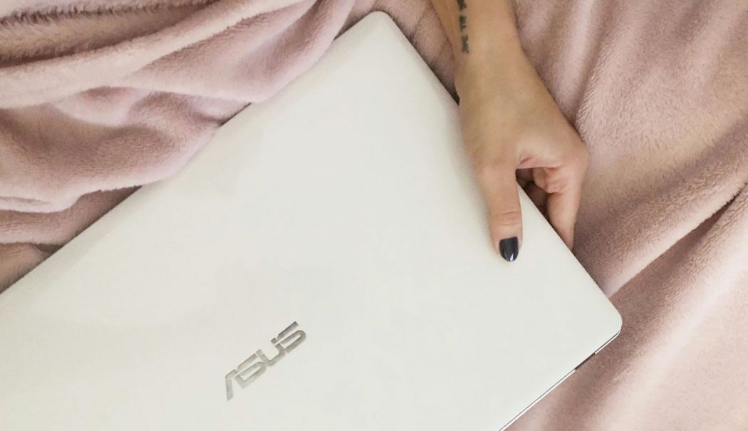 Maximizează durata de viață a laptopului tău cu aceste trucuri și accesorii indispensabile - laptopasus-1724245937.jpg