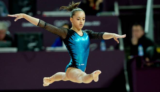 Victorie pentru Larisa Iordache. Gimnasta a câștigat o importantă competiție din Elveția - larisaiordacheacatigatbornzullai-1446709437.jpg