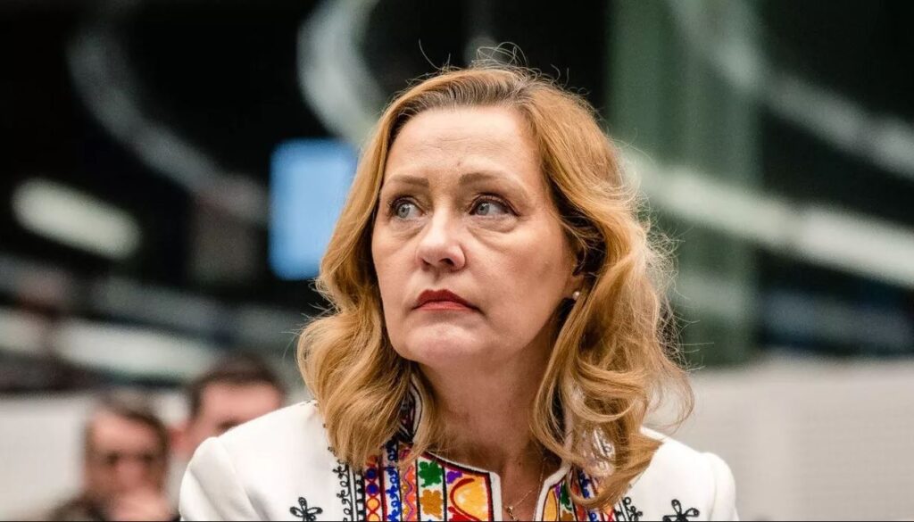 Elena Lasconi: „Nicuşor Dan este un tip foarte încăpăţânat” - lasconi-despre-nicusor-1738936299.jpg