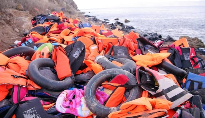 La un pas de catastrofă. Peste 2.000 de migranți, salvați - launpasdecatastrofa-1464091197.jpg